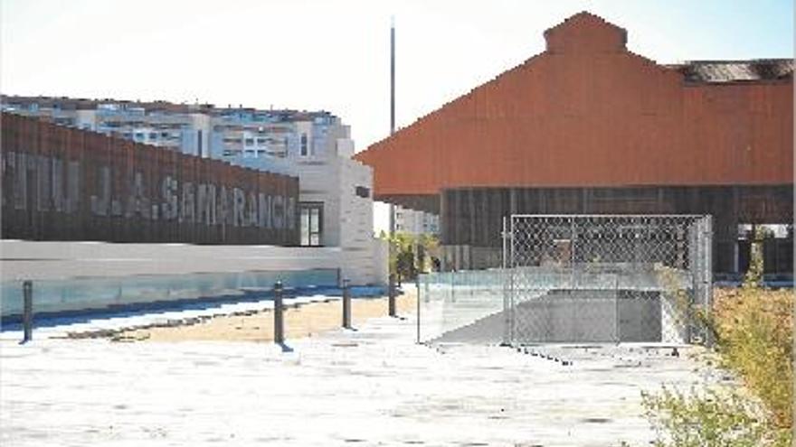 El nuevo polideportivo de las naves de la Cros, en la avenida de Francia.