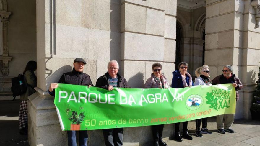 Manifestación de vecinos del Agra.   | // LOC