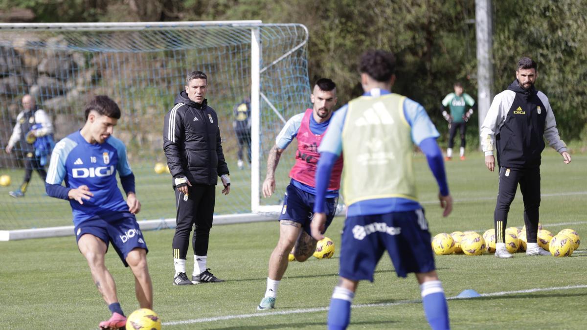 UN MOMENTO DEL ENTRENAMIENTO / FUTBOL. 2. REAL OVIEDO. ENTRENAMIENTO