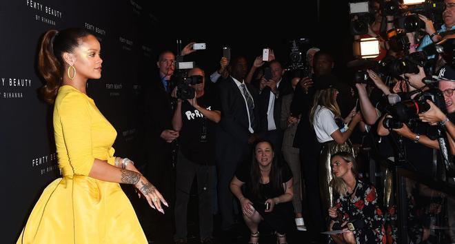 Rihanna durante la presentación su marca de belleza en NY