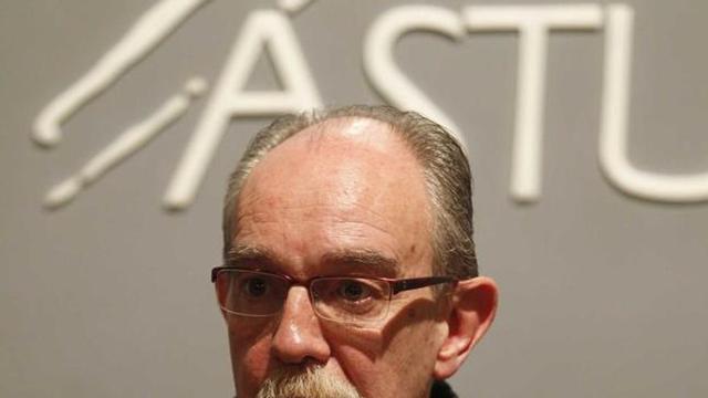 Paco García, ayer, durante su conferencia en el Club Prensa Asturiana.