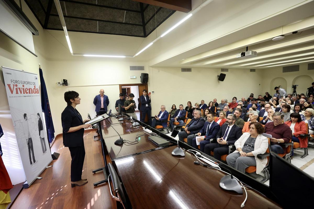 El salón de actos del edificio de la Convalecencia de la UMU fue el escenario donde se celebró el foro.