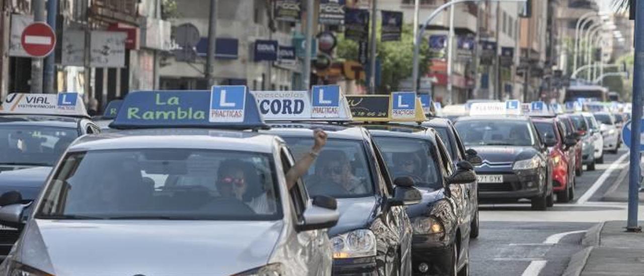 Las autoescuelas dicen que la situación es insostenible.