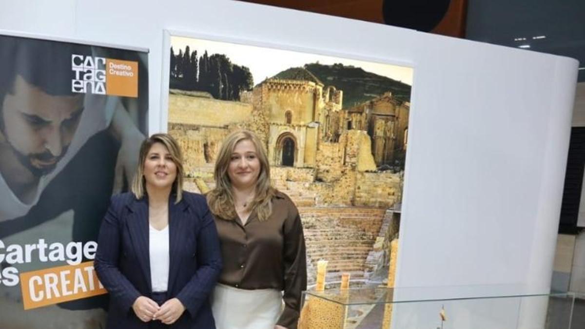 La alcaldesa, Noelia Arroyo, junto a la edil Beatriz Sánchez del Álamo