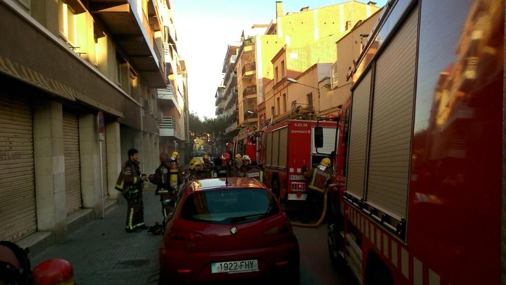 Foc a un aparcament subterrani a Olesa