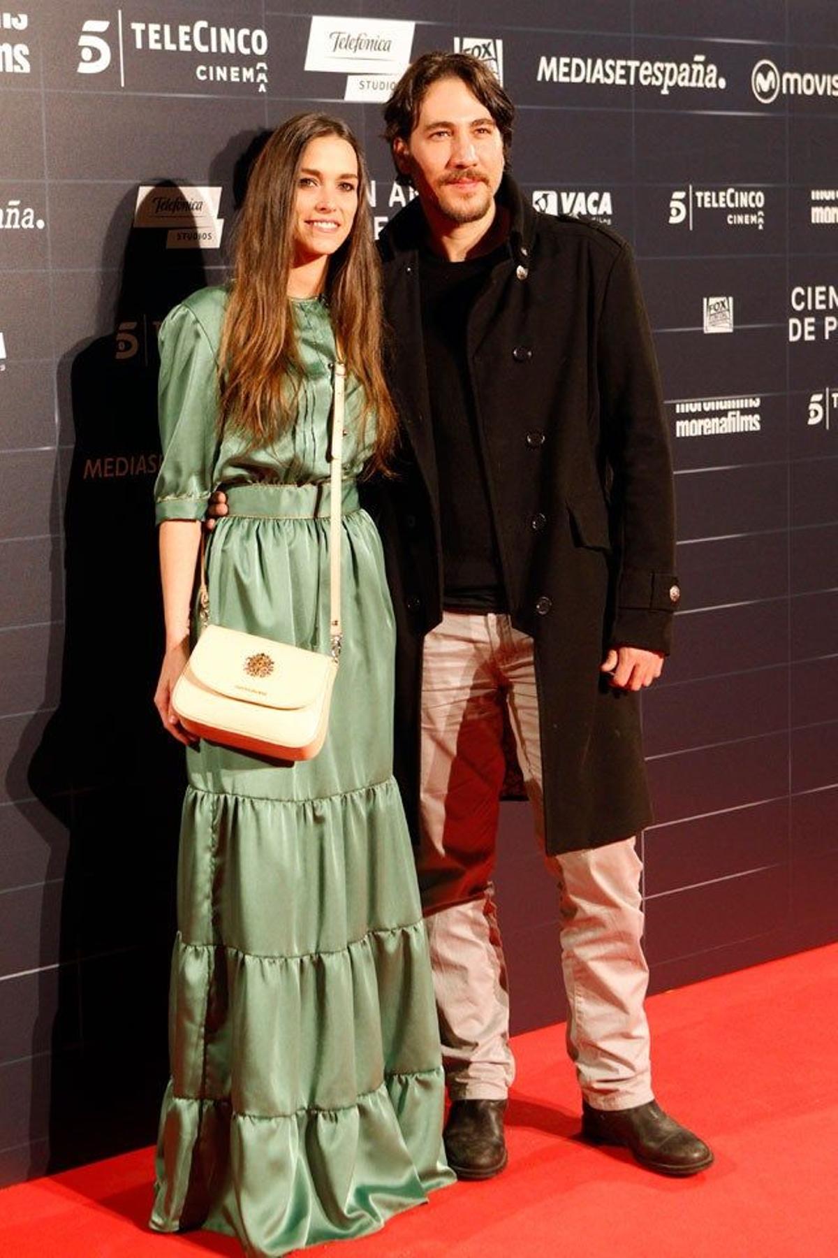 Clara Mendez y Alberto Ammann, en la première de Cien años de perdón.