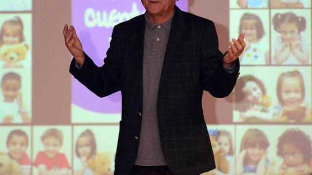 Paco Abril, durante su charla en Pola de Lena.