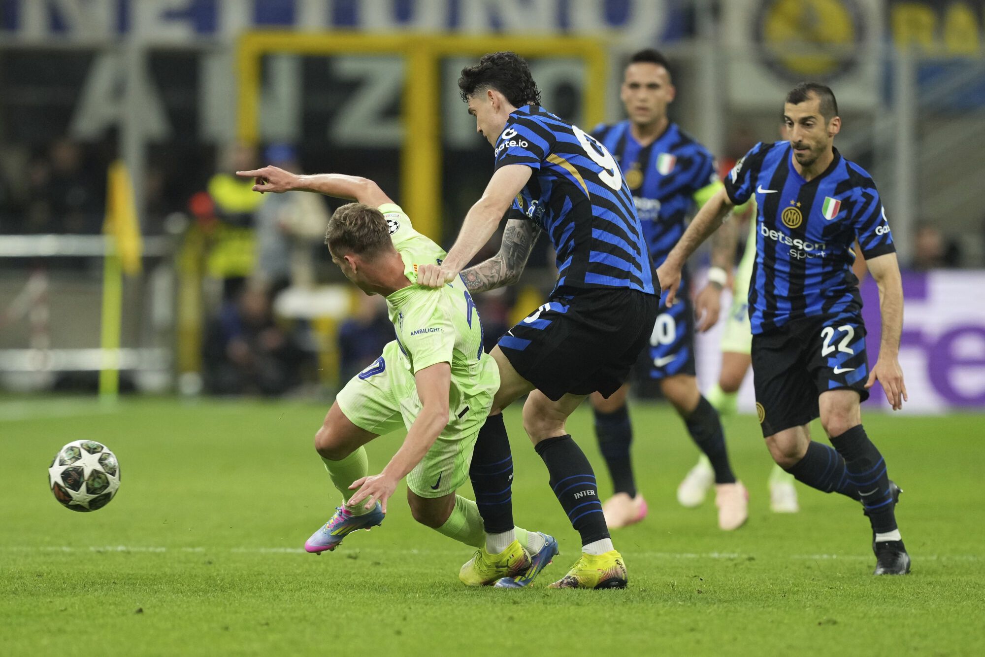 Inter Milan's Marcus Thuram holds Barcelona's Dani Olmo during the Champions League semifinal second leg soccer match between Inter Milan and Barcelona at San Siro stadium in Milan , Italy, Tuesday, May 6, 2025. (AP Photo/Antonio Calanni). EDITORIAL USE ONLY / ONLY ITALY AND SPAIN