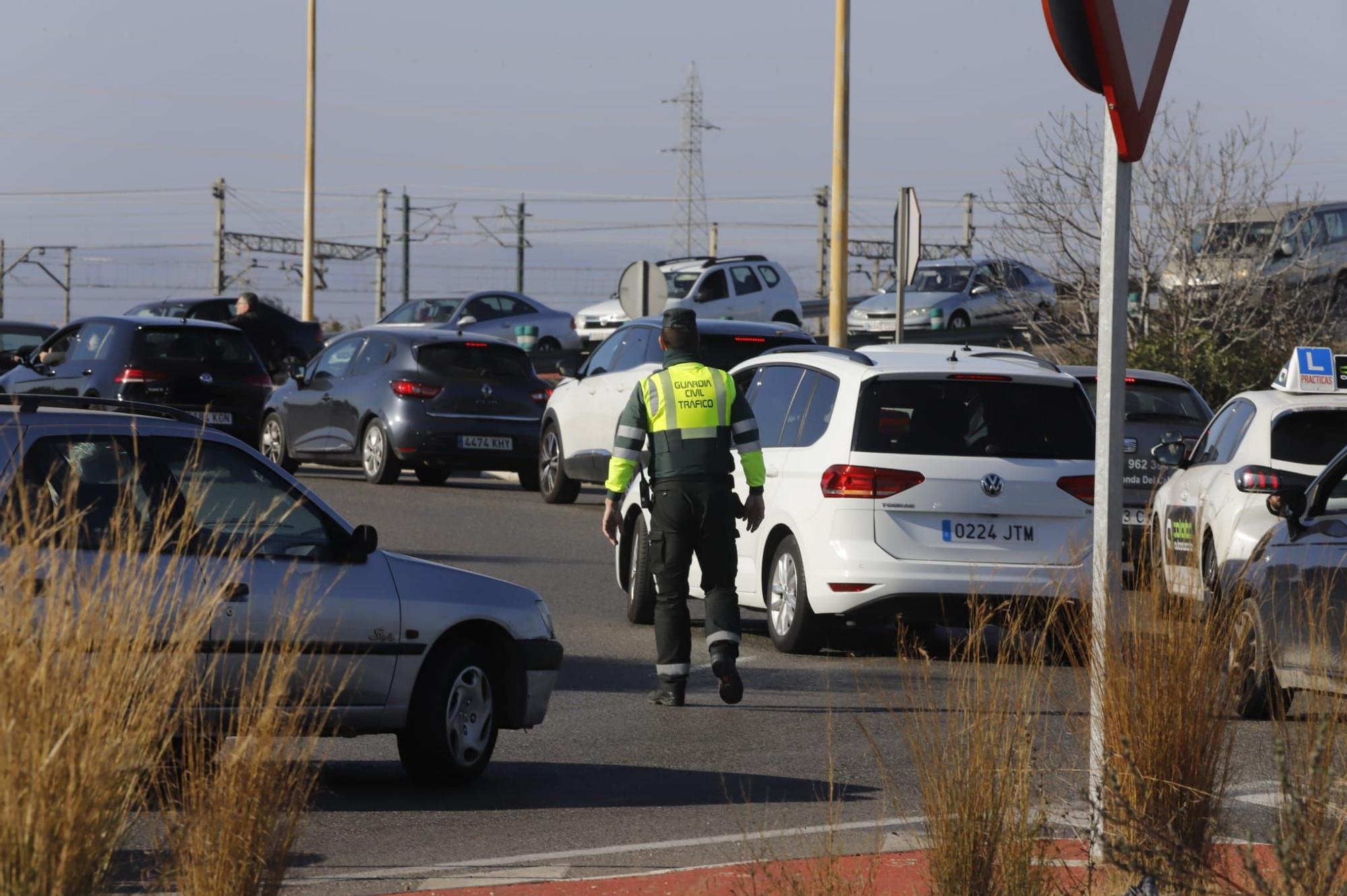 Las tractoradas dificultan el tráfico en la A-7 hacia Valencia