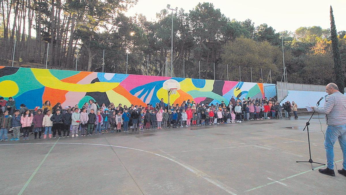 Blanes inaugura un Mural Inclusiu fet per l'Escola Carles Faust, l'Escola d'Educació Especial Ventijol i l'Institut Serrallarga