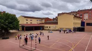 Quejas en el colegio Santo Tomás de Aquino de Badajoz por la eliminación de una línea de Infantil