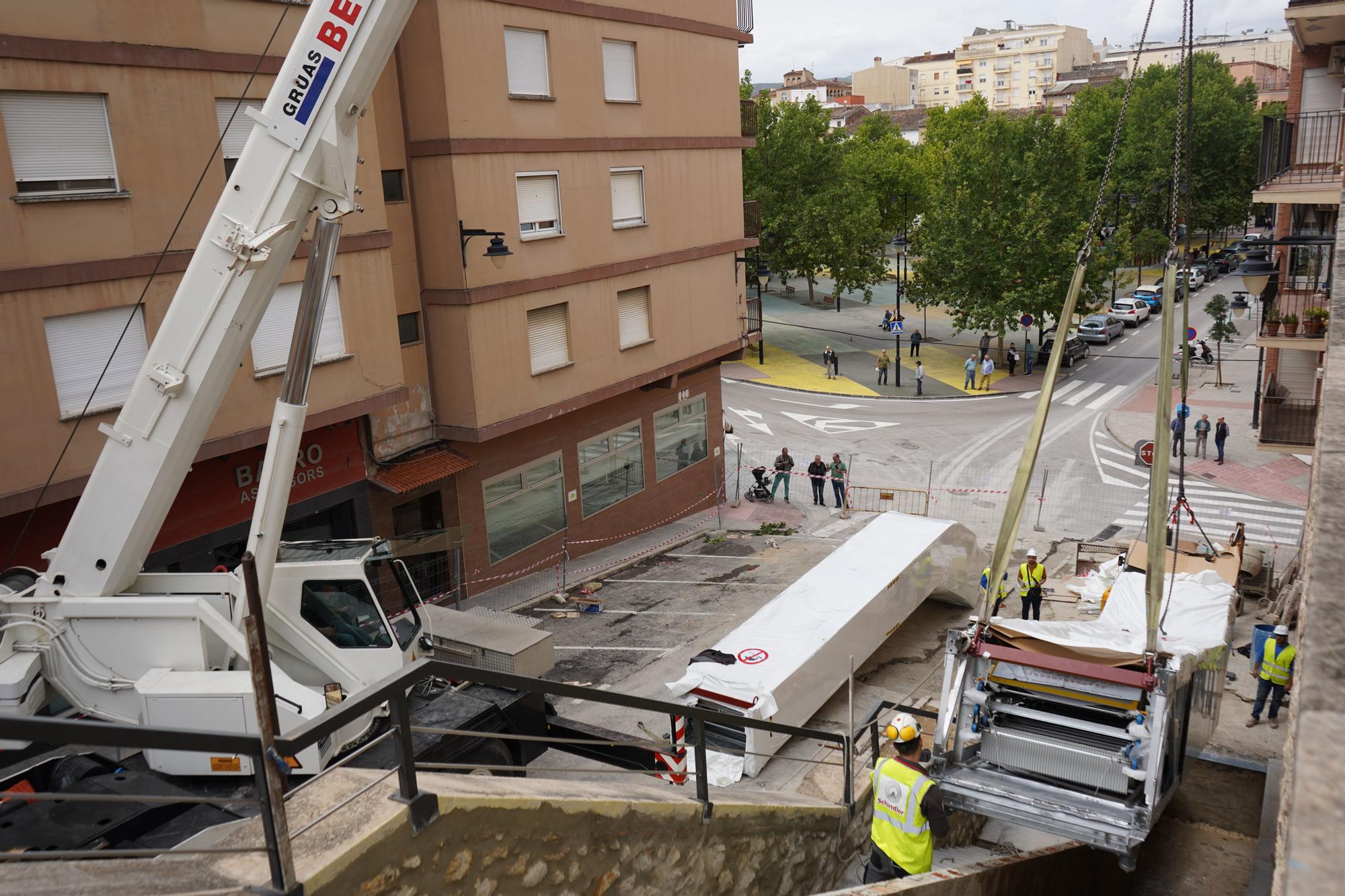 Inician el montaje de las escaleras mecánicas del Mercat de Ontinyent