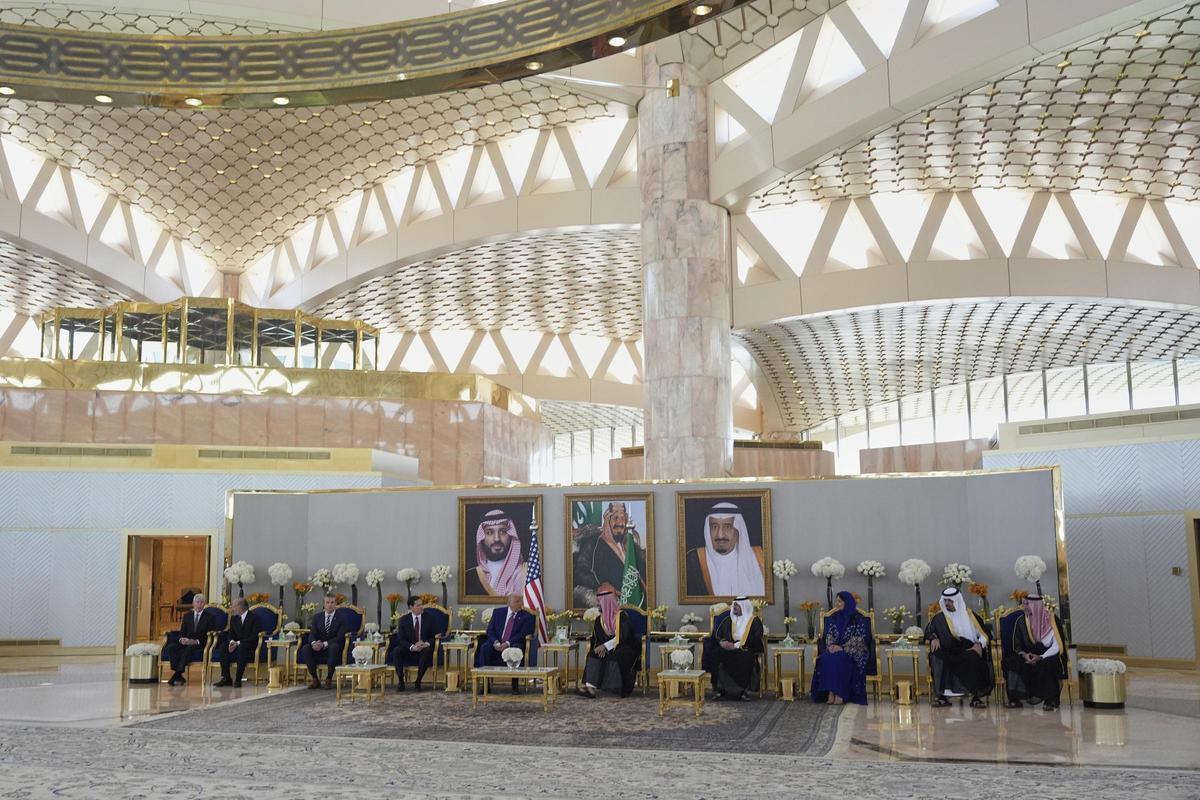 Trump comienza en Arabia Saudí su gira por Oriente Próximo