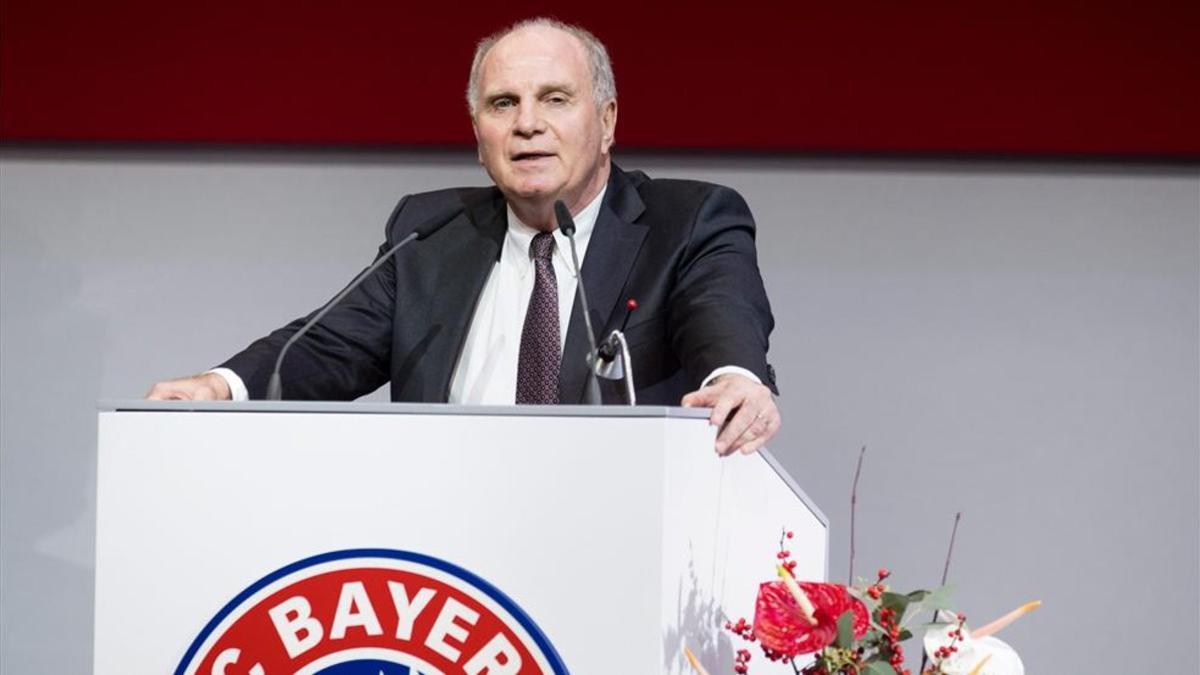 Hoeness no entiende tanto despilfarro en materia de fichajes