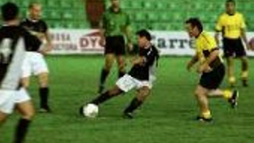 Toreros a hombros... del estadio de fútbol de Mérida