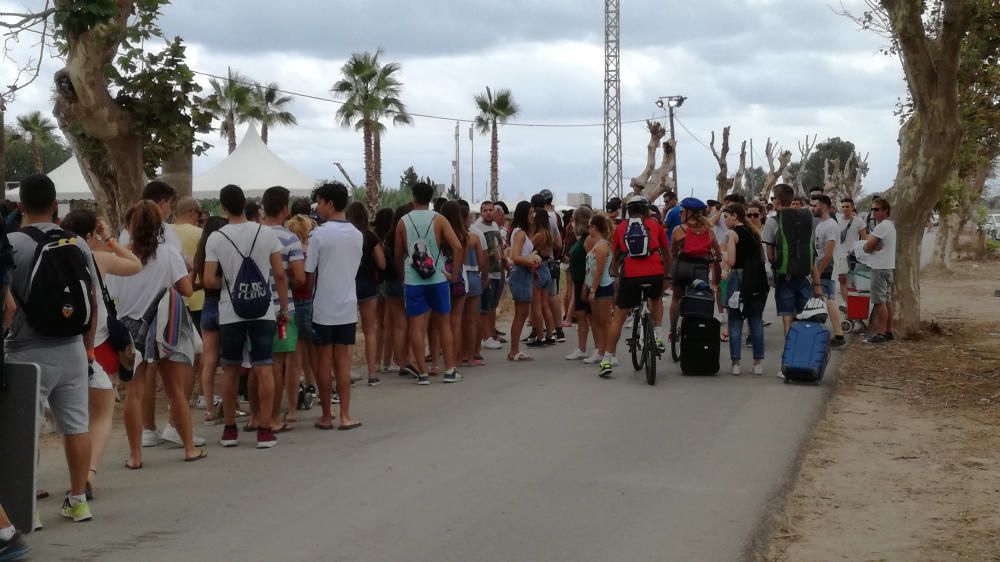 Los primeros campistas llegan al Medusa en Cullera