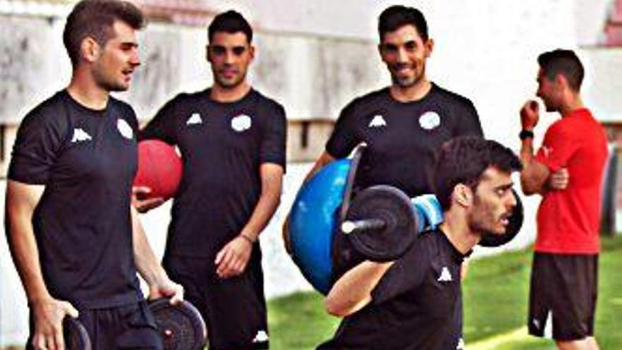 Javi Rodríguez, haciendo pesas en el entrenamiento de ayer