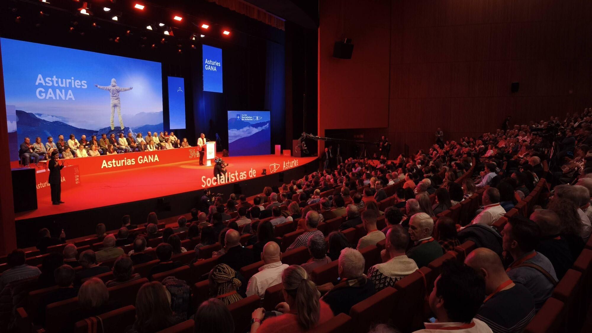EN IMÁGENES: Pedro Sánchez y Adrián Barbón abren el congreso del PSOE asturiano