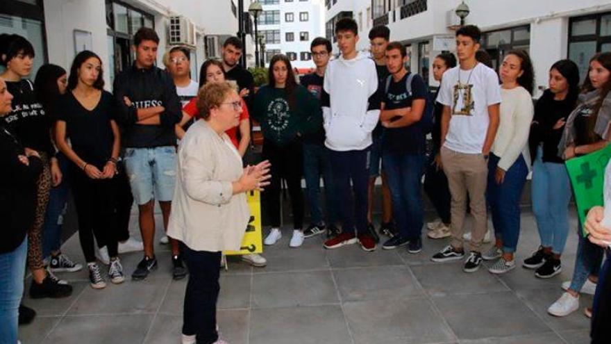 Alumnos de Tías protestan por la falta de profesores