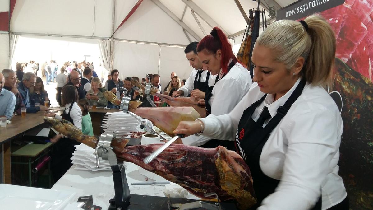 Corte de jamón en la edición de 2023 de la Feria del Jamón de Aracena