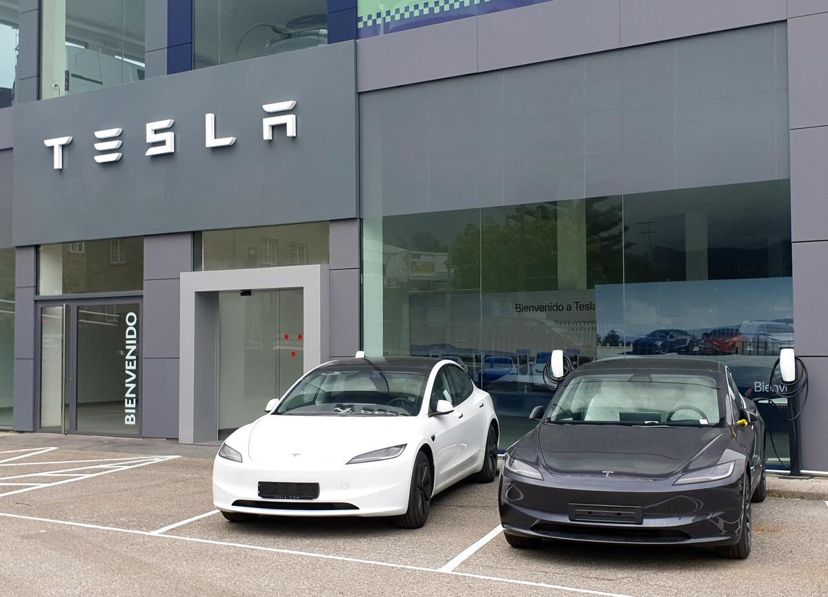 Vista exterior del concesionario de Tesla inaugurado en Vigo el año pasado.