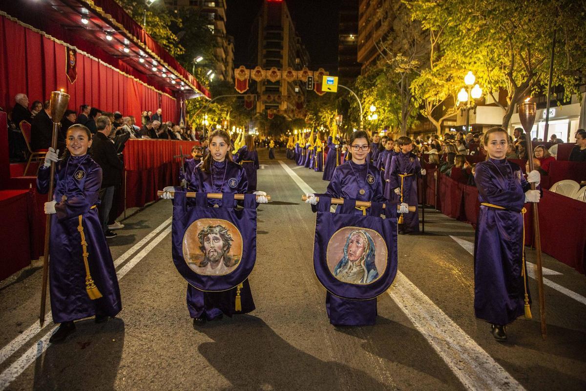 Procesión nocturna de la Hermandad Penitencial Stabat Mater en el Martes Santo de Alicante