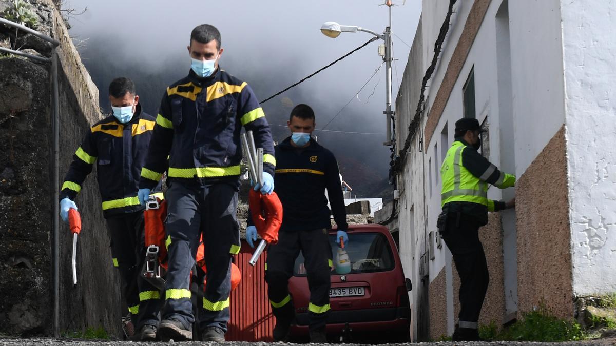 Rescate de los cuerpos de los fallecidos en el accidente de tráfico de Gran Canaria