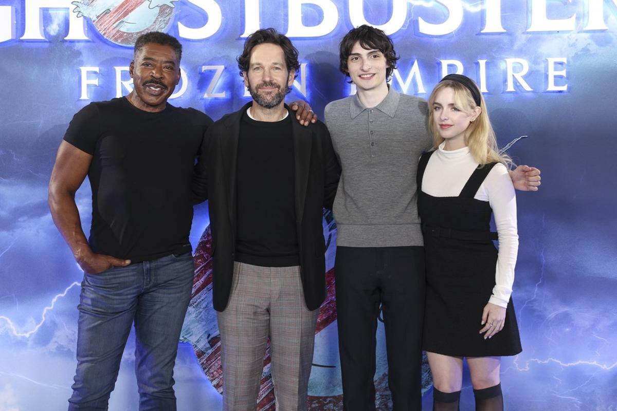 Ernie Hudson, Paul Rudd, Finn Wolfhard y McKenna Grace en la première de 'Cazafantasmas. Imperio helado'.