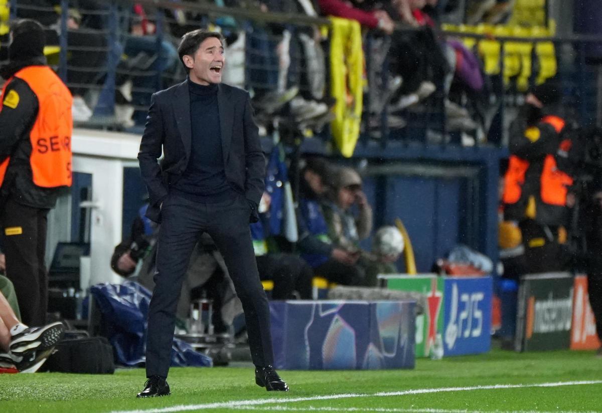 Marcelino García, en la banda del Estadio de la Cerámica durante el Villarreal-Ajax