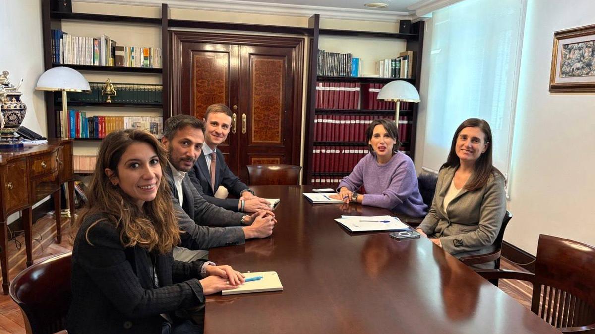 Lorenzana este miércoles con los responsables de Airbus