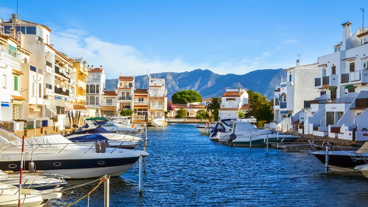 Venecia parece, España es: descubre la ciudad catalana de los canales