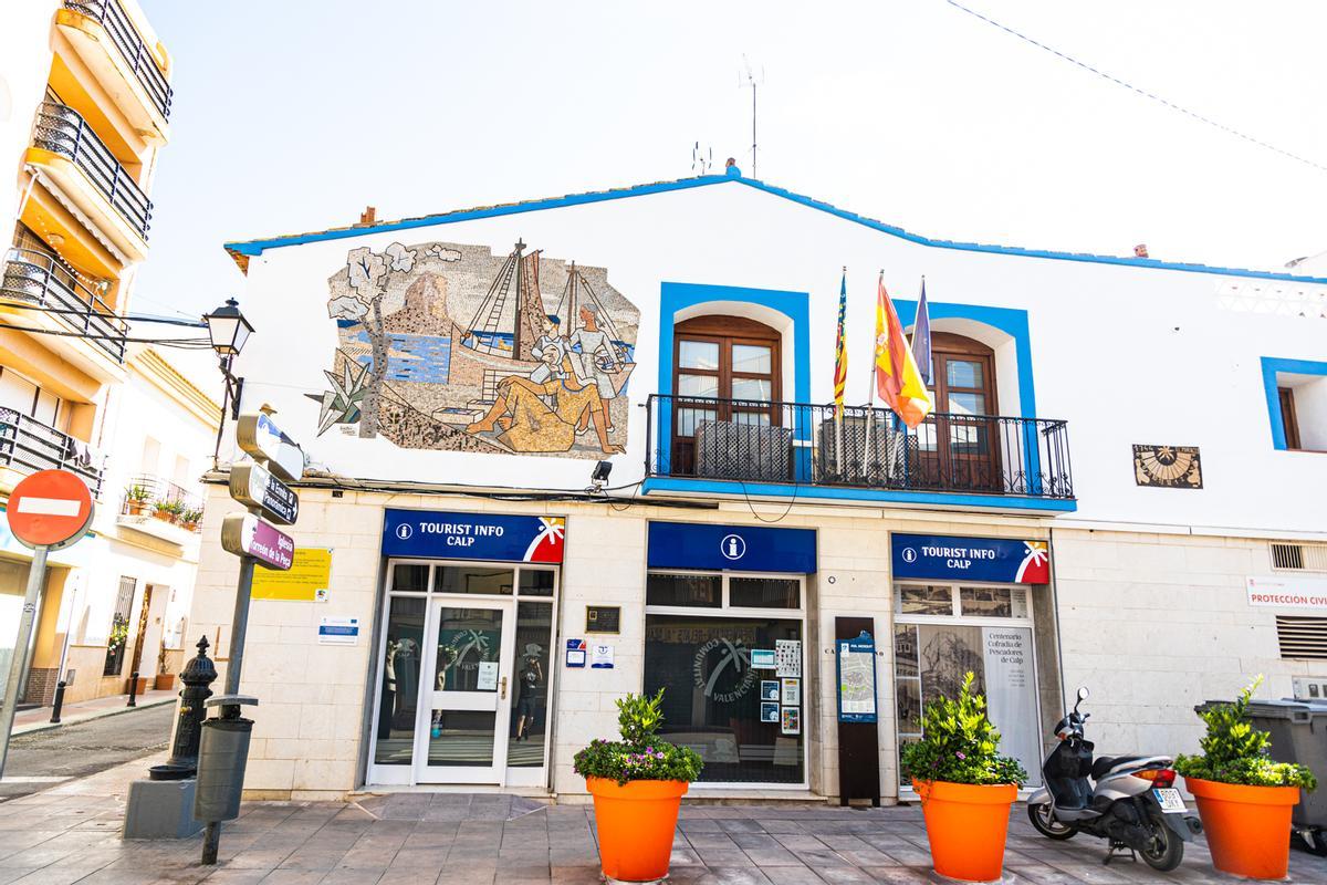 Oficina de turismo en la Plaça del Mosquit de Calp.