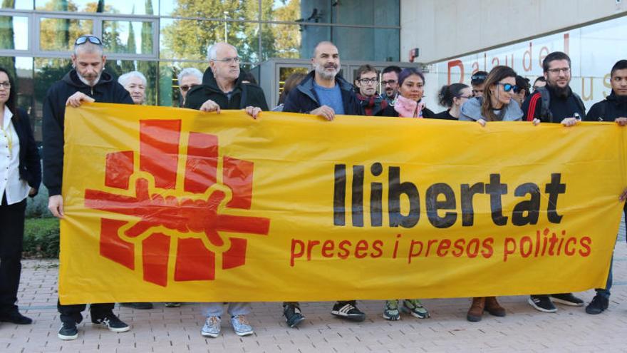 Les defenses dels joves empresonats pels aldarulls a Girona demanen la llibertat