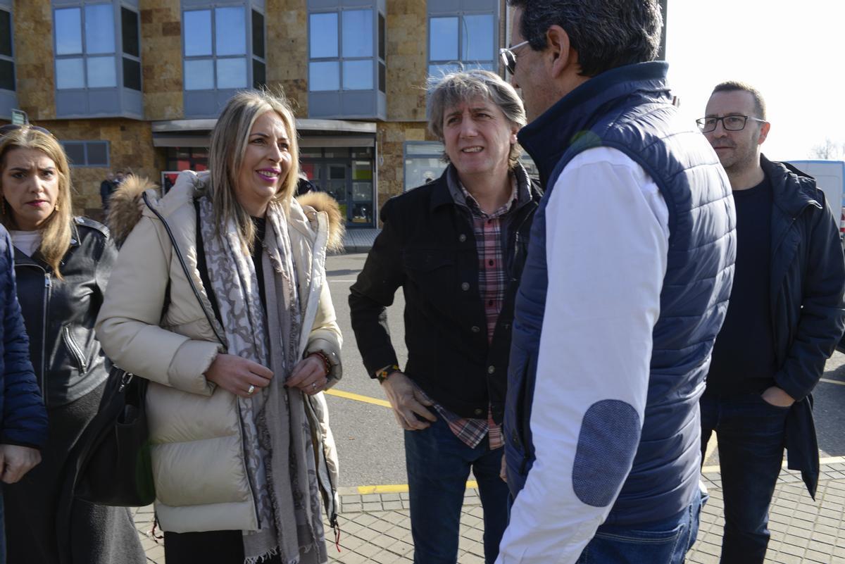 Otro momento de la visita del PSOE al CTLB