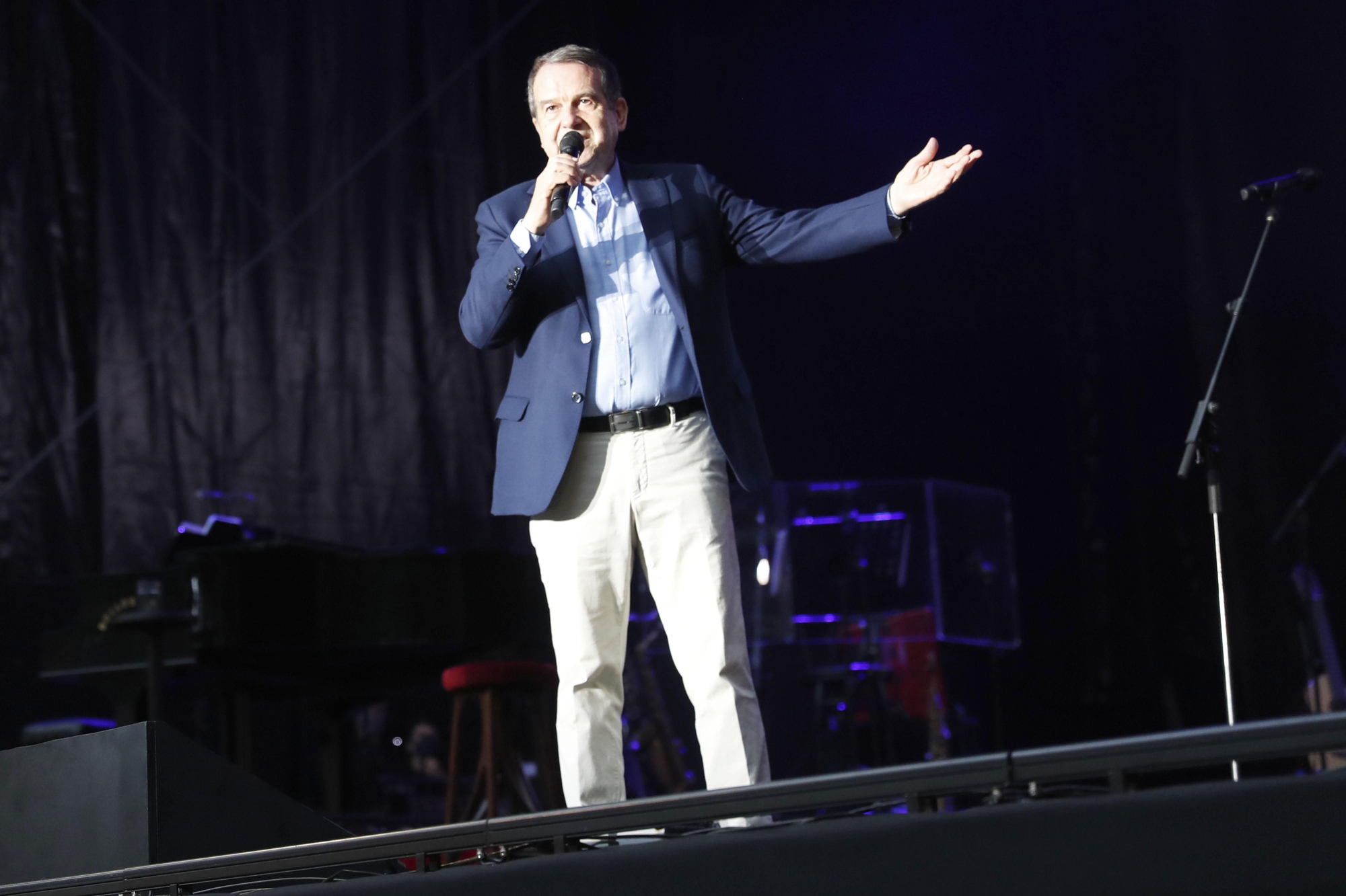 Así ha sido el primer concierto de la temporada en Castrelos: Serrat hace vibrar a Vigo