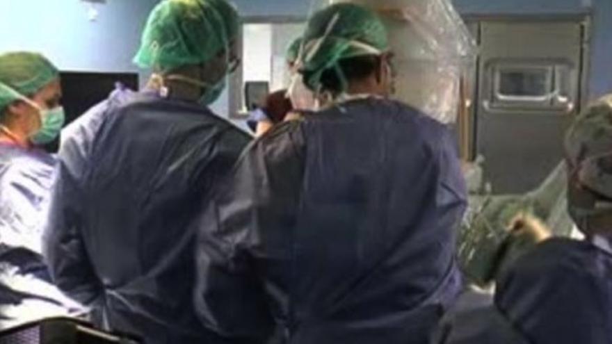 Reconstruyen en el Hospital de la Ribera la nariz de una niña a partir del cartílago y piel de su oreja