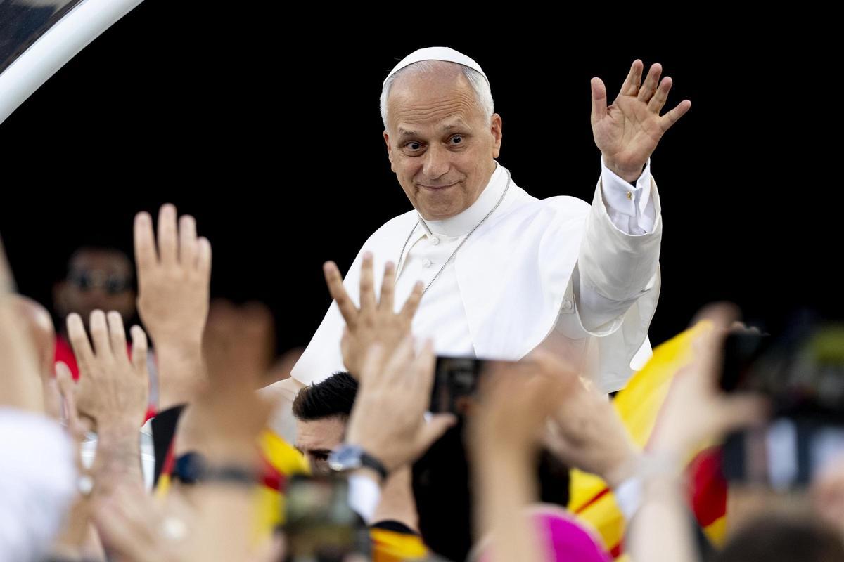 Vigilia del Papa León XIV en el Estadio Olímpico Lluís Companys.