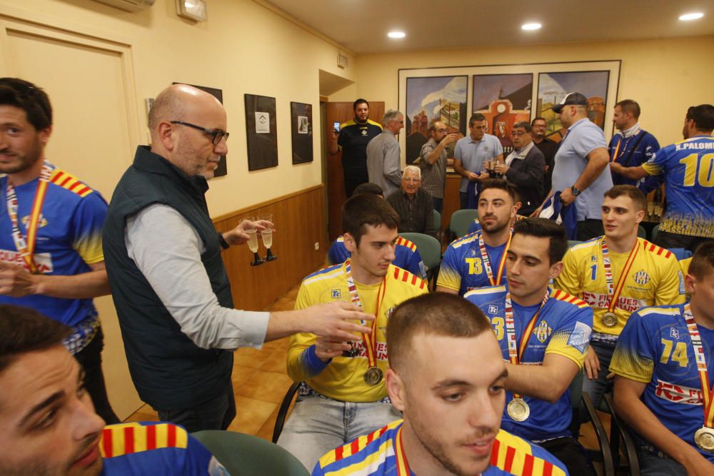 Celebració de l''ascens del Sarrià a la divisió de plata d''handbol