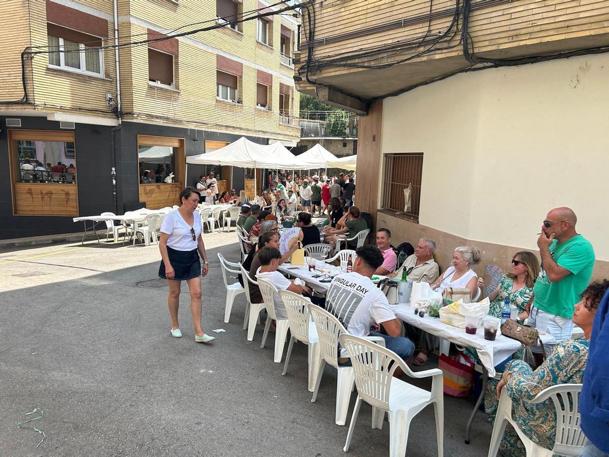 EN IMÁGENES: Comida en la calle en el Festival de la Sidra de Nava
