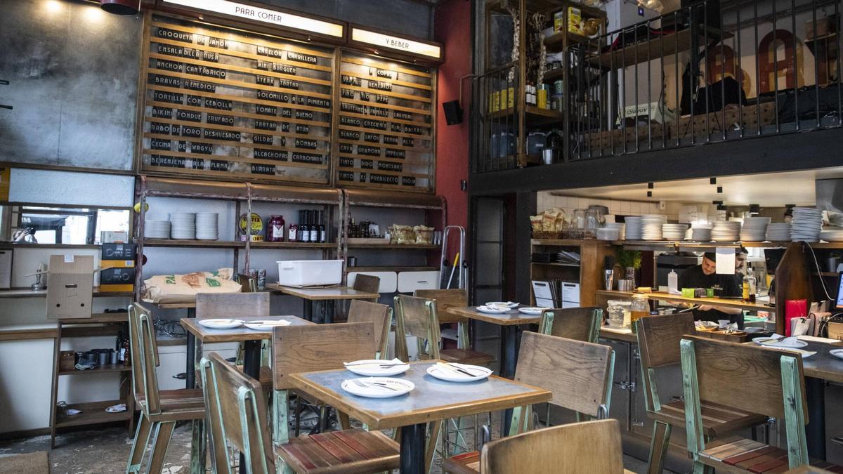 El interior del Bar Remedios, en Barcelona.