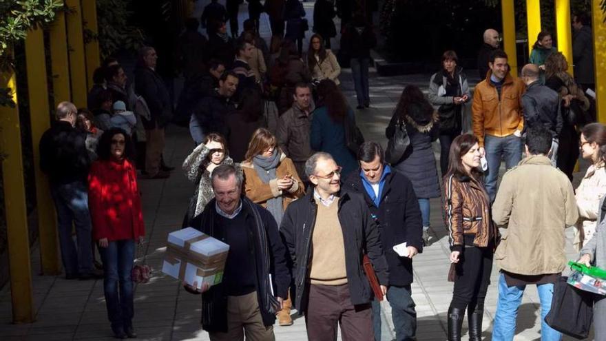 Aspirantes a una oposición de médicos en Oviedo en 2011.