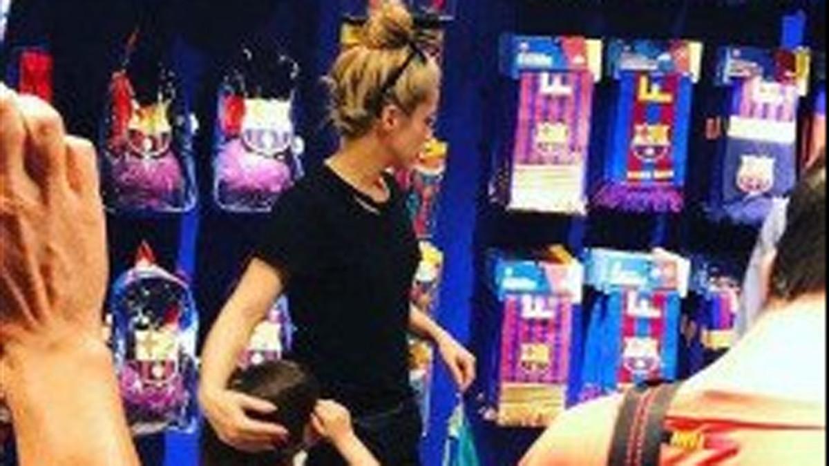 Shakira y Milan, en la FCBotiga del Camp Nou