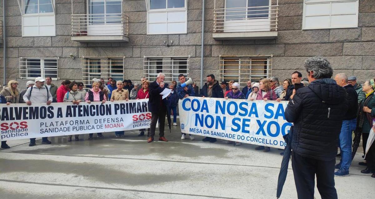 A la protesta en Moaña asistieron integrantes del gobierno local (BNG). | SANTOS ÁLVAREZ