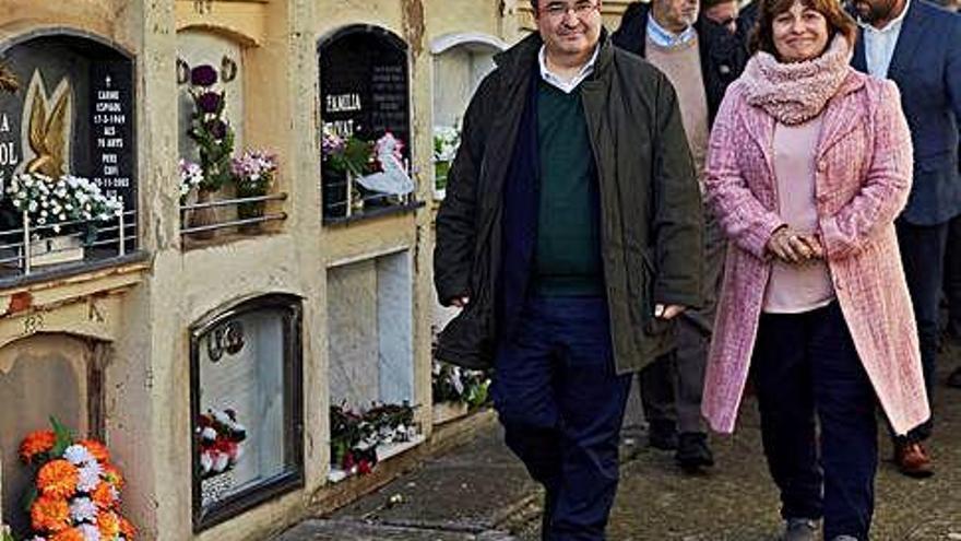 Miquel Iceta i Eulàlia Lluch, en l&#039;acte del cementiri.