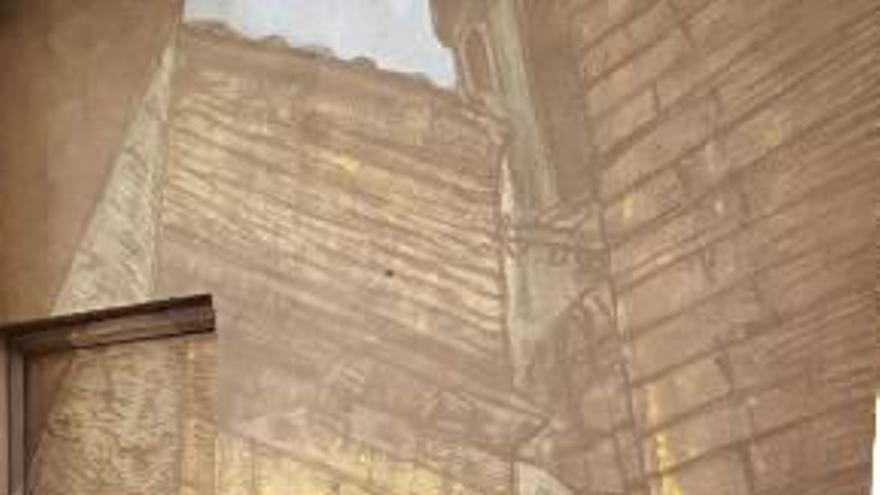 Alzira simula con pintura el ábside gótico de Santa Catalina
