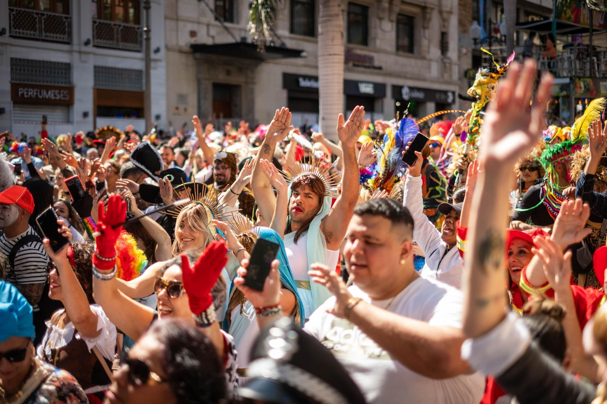 Santa Cruz celebra su segundo Carnaval de día