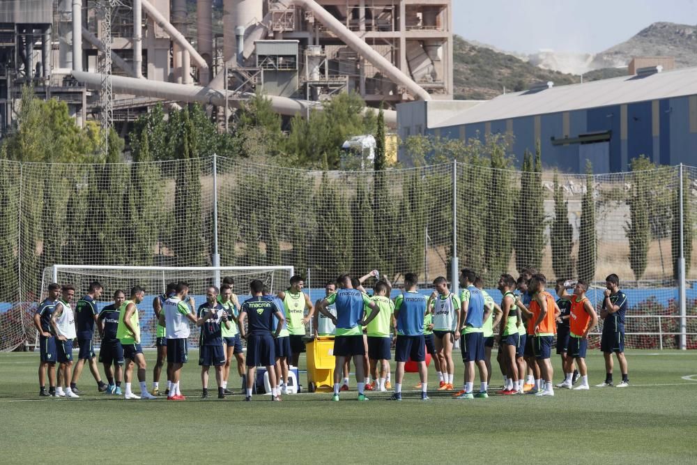 El Levante UD 2018/19 ya pisa el césped