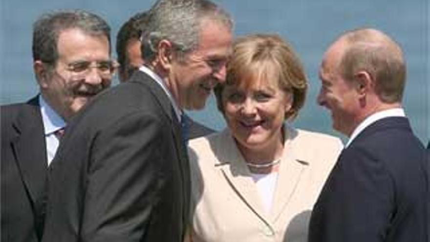 Bush se va del G-8 sin aceptar un tope obligatorio a las emisiones de CO2