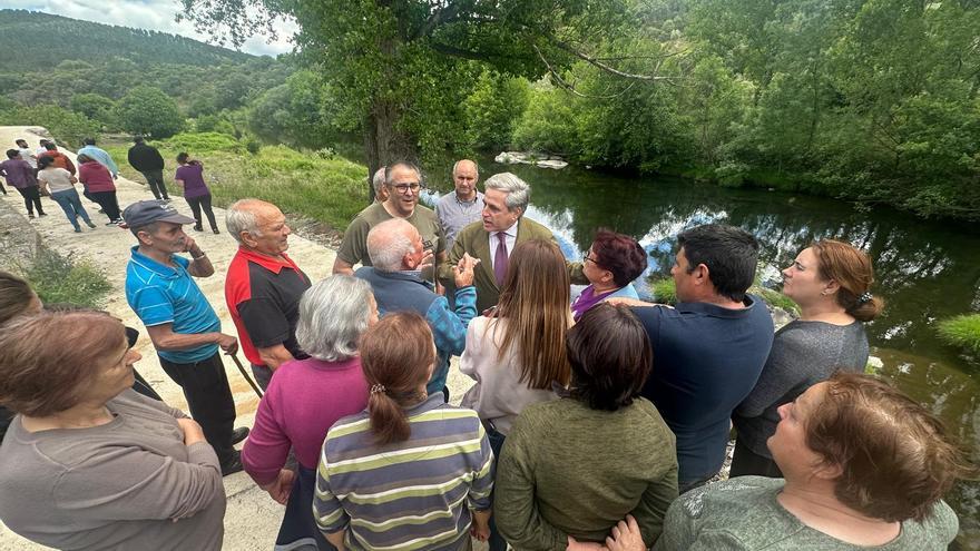 Los peces muertos en Arrolobos están en cinco kilómetros del río