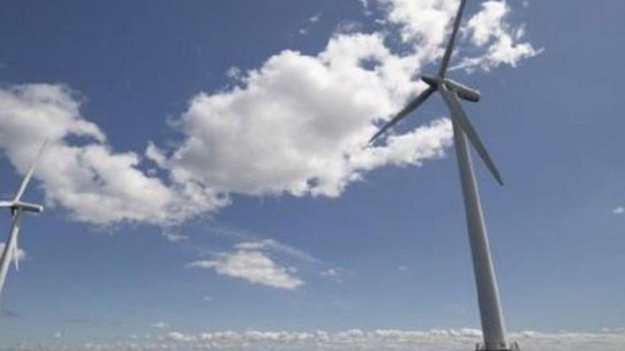 Molino de energía eólica marina en el Mar del Norte.